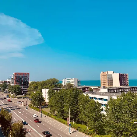 Summer Holiday * Mamaia